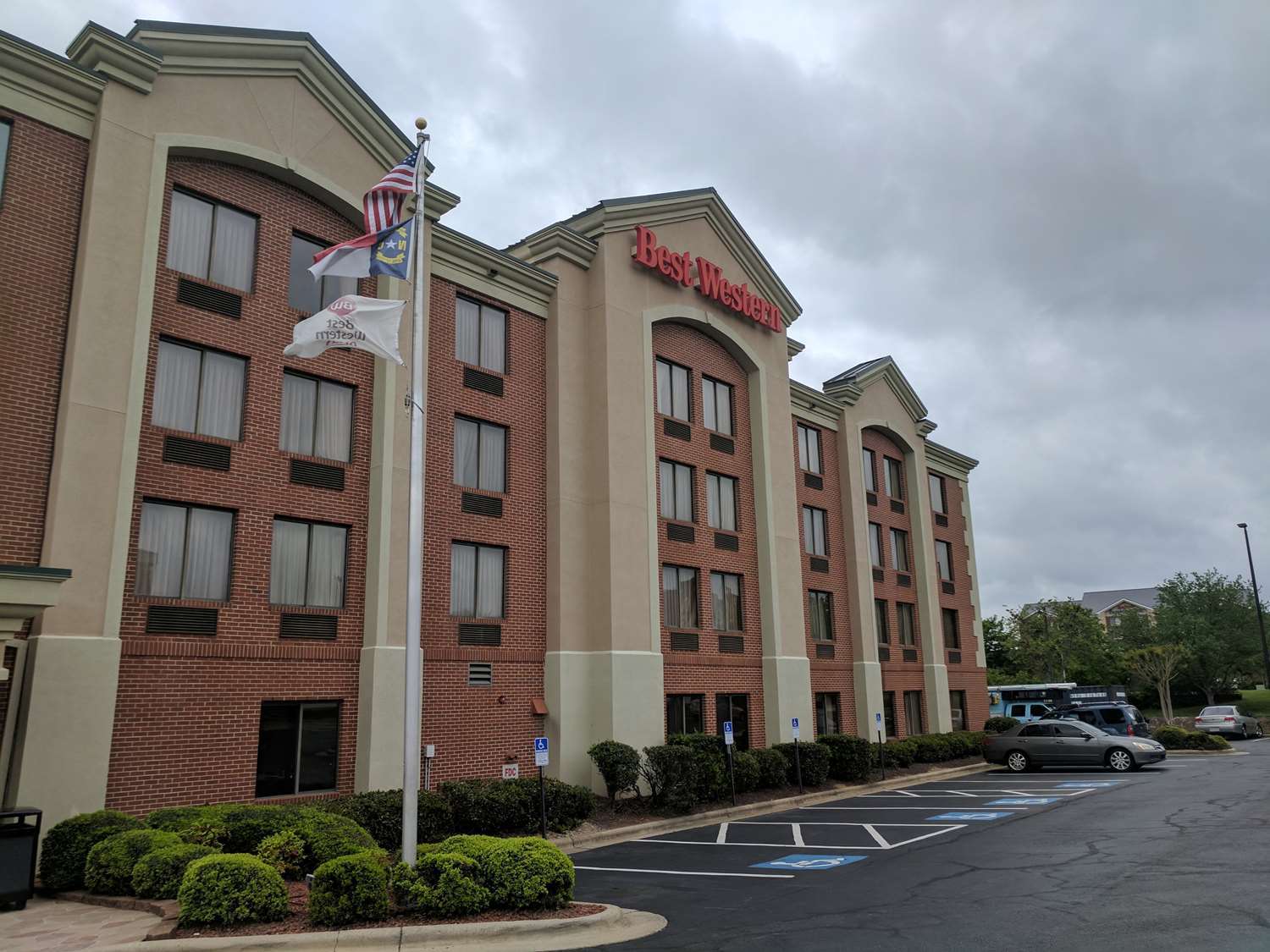 Hotel Clarion Pointe Greensboro Airport Exterior foto